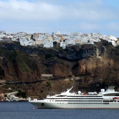 View from the Cladera to Fira with cruise ship