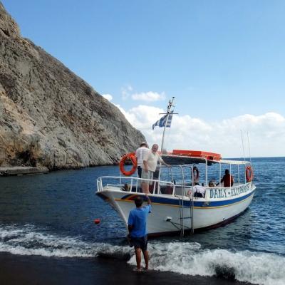 Arrival by boat in Perissa