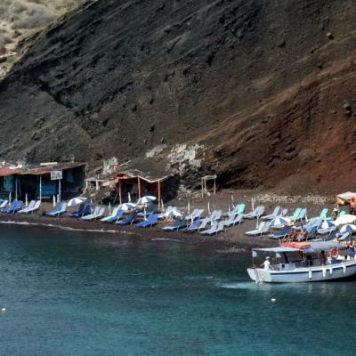 There are also boats to Red Beach