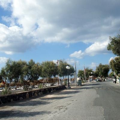 Perivolos beach road